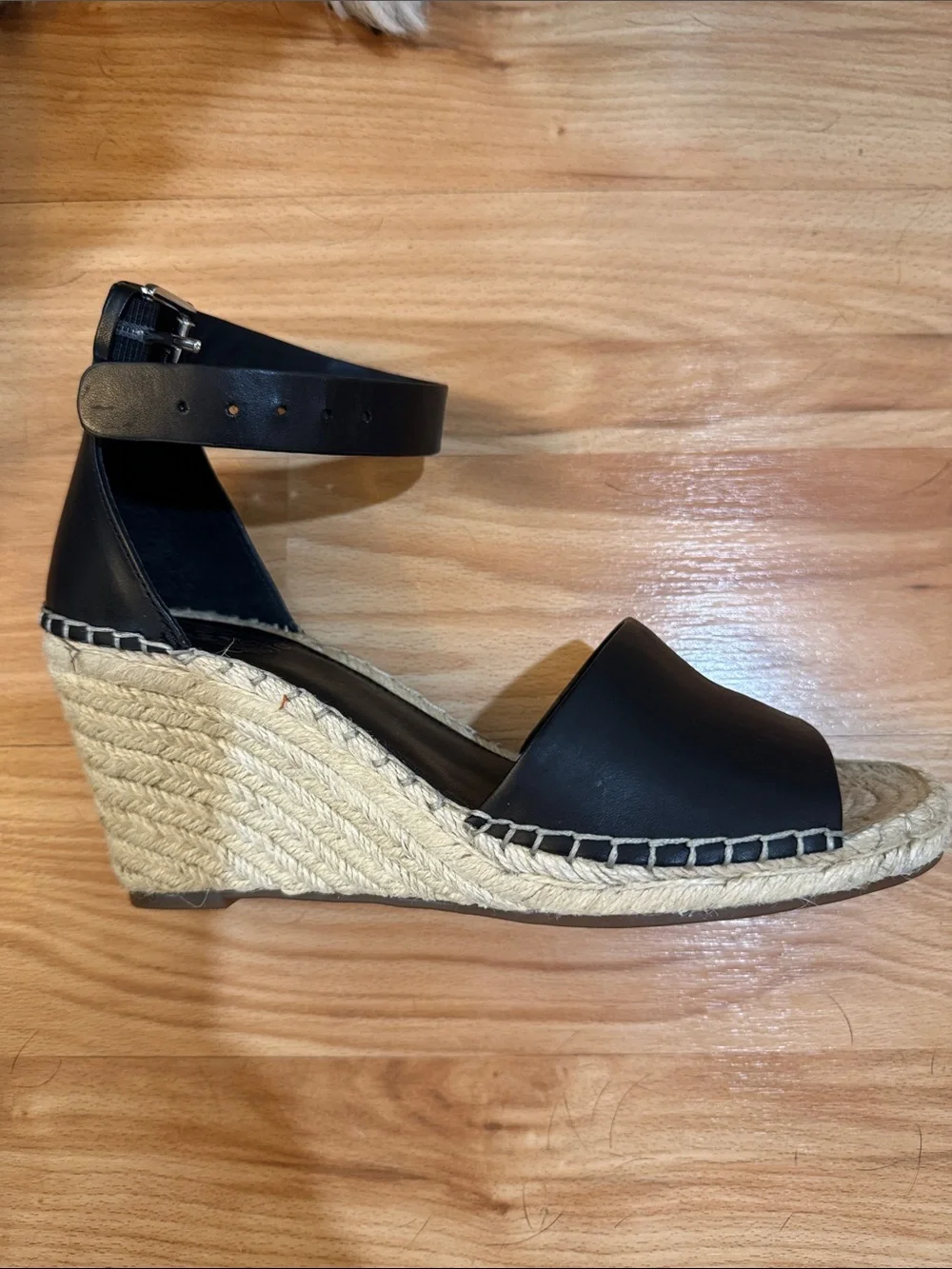 Vince Camuto sleek black